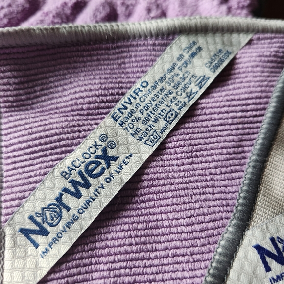 NWT Norwex Set of 3: 1 Envirocloth, 1 Window cloth & 1 Dust Mitt - Picture 7 of 10